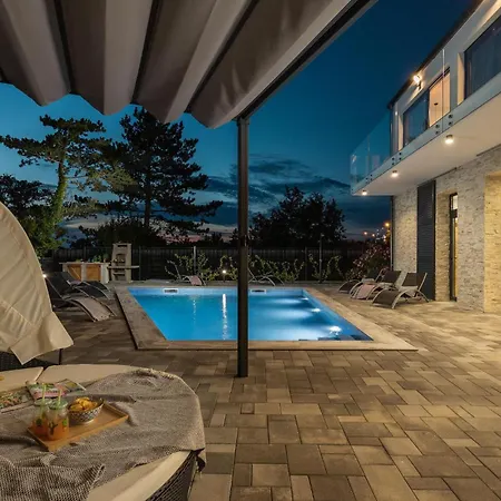 Holiday home 5 Bedroom Awesome In Miholjice