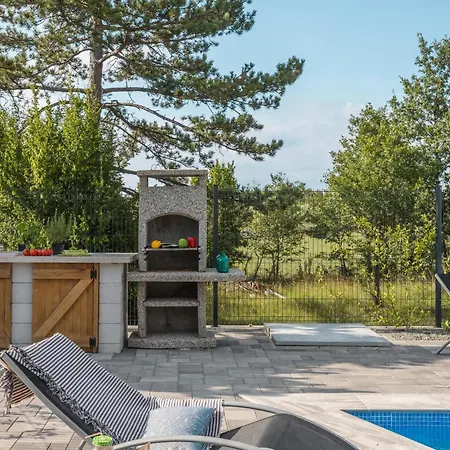 Holiday home 5 Bedroom Awesome In Miholjice Sveti Vid-Miholjice